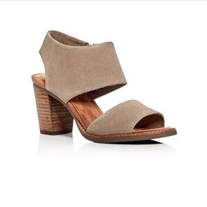 Block heel sandals